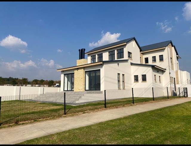 5 BEDROOM HOUSE FOR SALE IN FOURWAYS